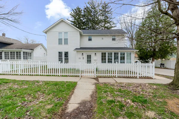 $2,100 | 353 South Morgan Boulevard, Unit 1, Valparaiso, IN 46383
