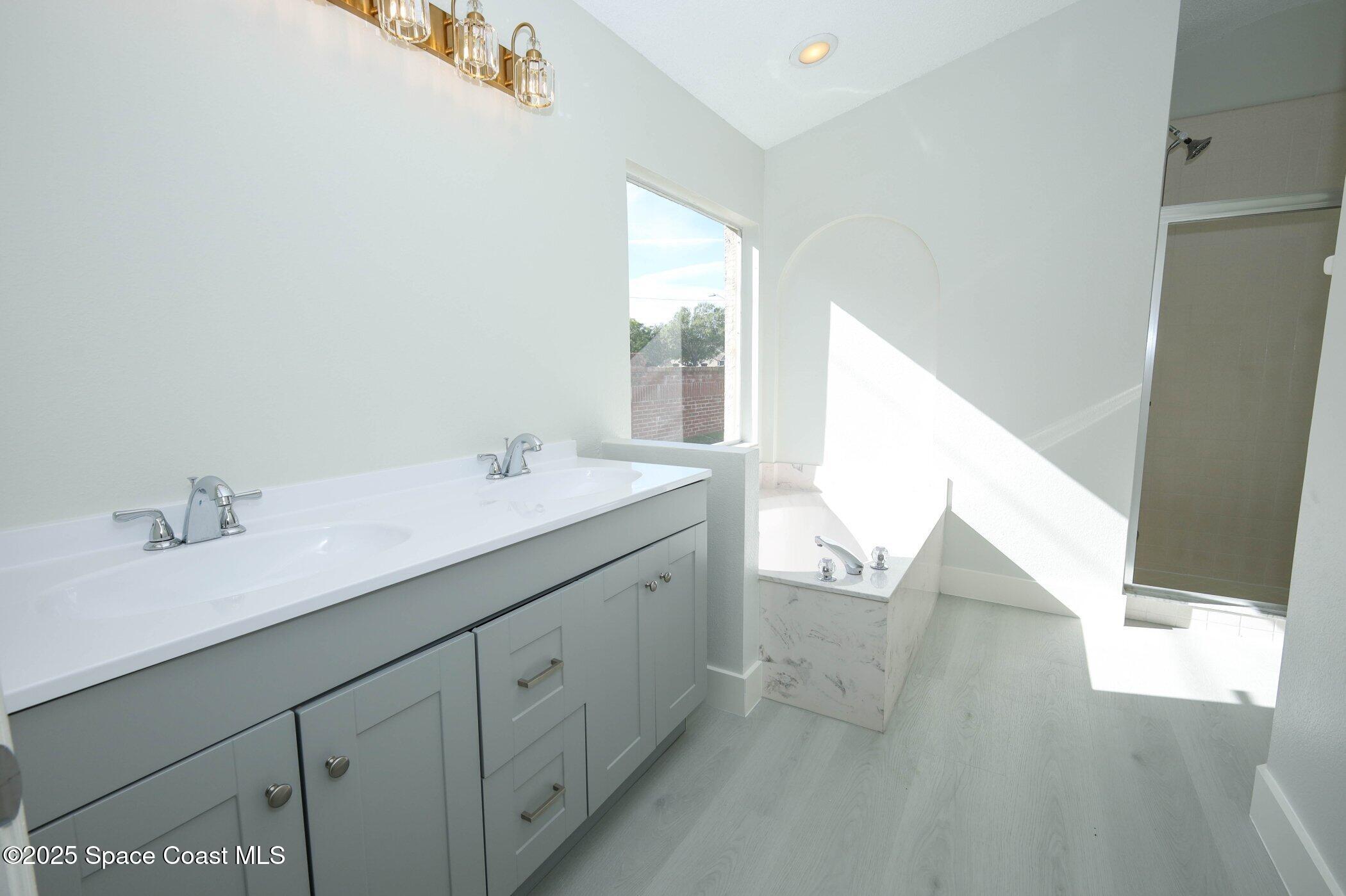 3700 Becontree Place Oviedo, FL 32765 - Photo 17 of 39 a en suite bathroom with a double vanity sink and a mirror
