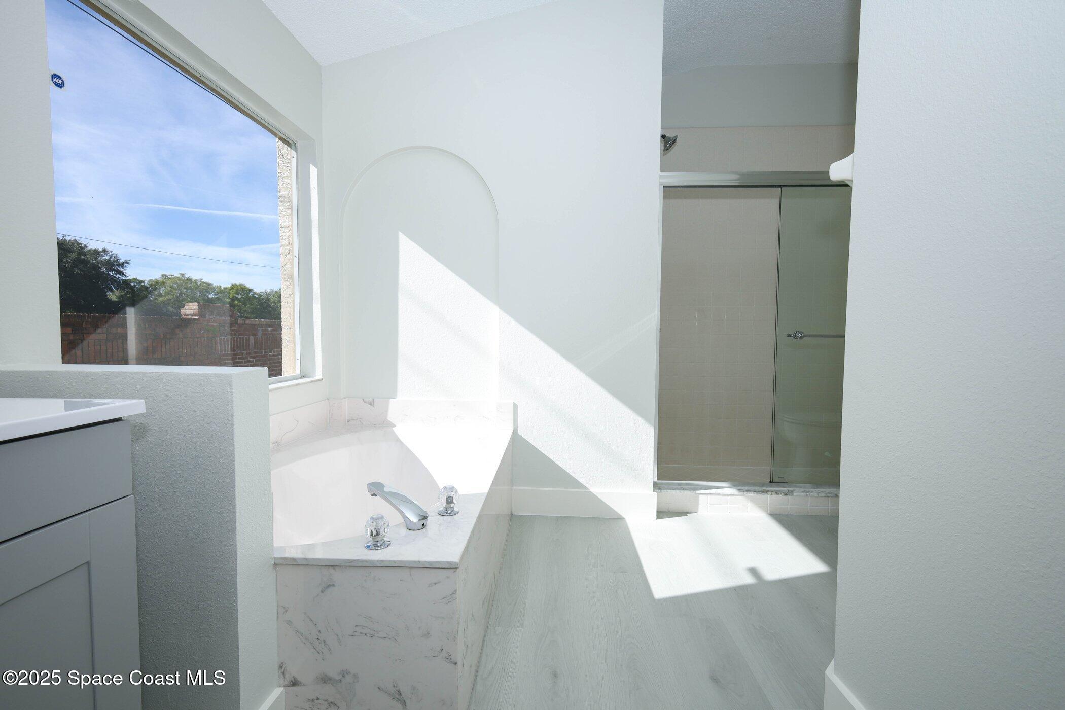 3700 Becontree Place Oviedo, FL 32765 - Photo 18 of 39 a view of a living room