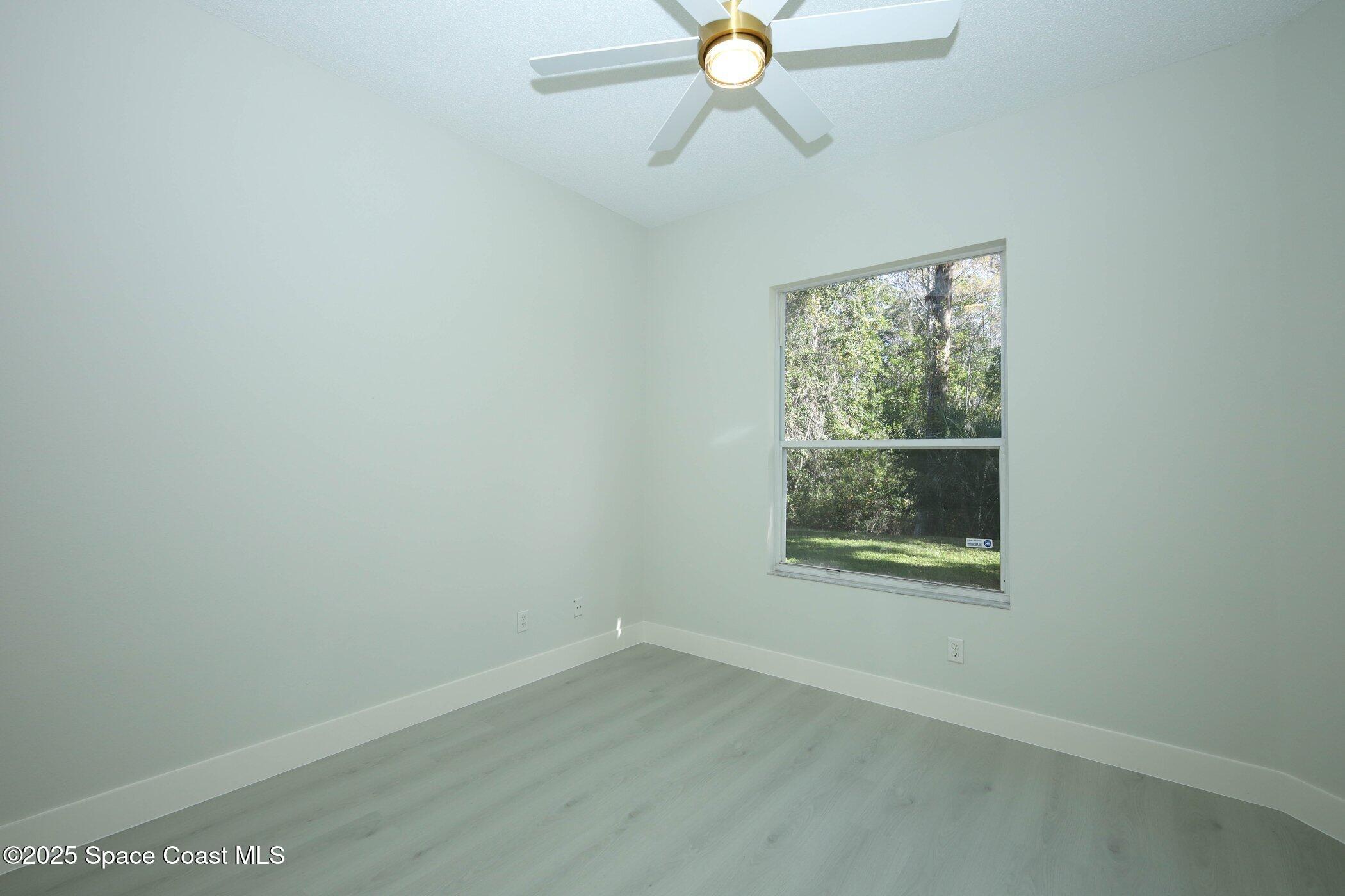 3700 Becontree Place Oviedo, FL 32765 - Photo 27 of 39 an empty room with a window