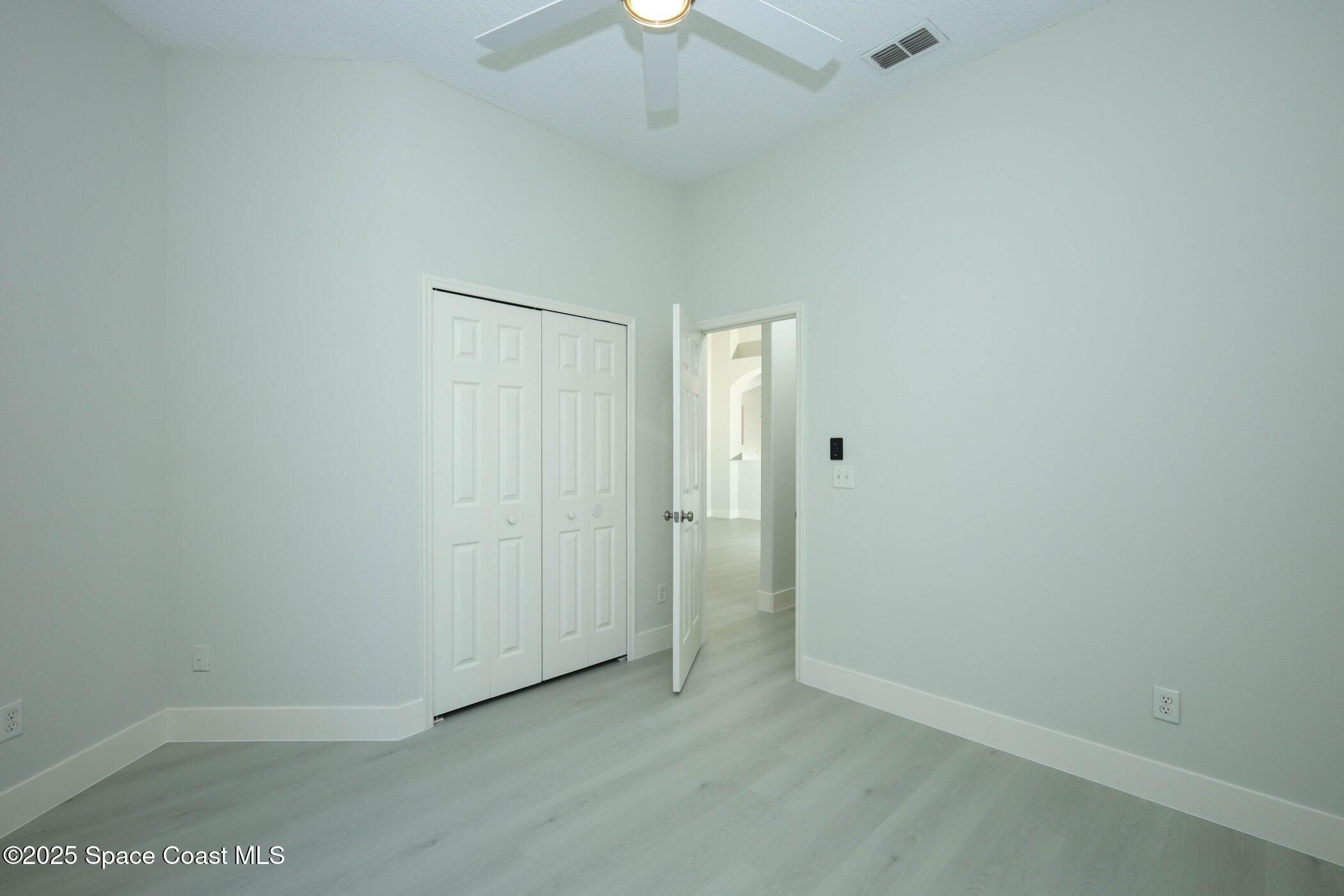 3700 Becontree Place Oviedo, FL 32765 - Photo 28 of 39 an empty room with a ceiling fan and bathroom view