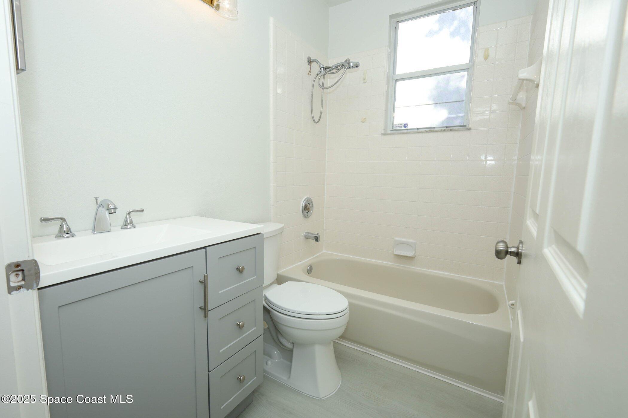 3700 Becontree Place Oviedo, FL 32765 - Photo 29 of 39 a bathroom with a sink toilet and shower