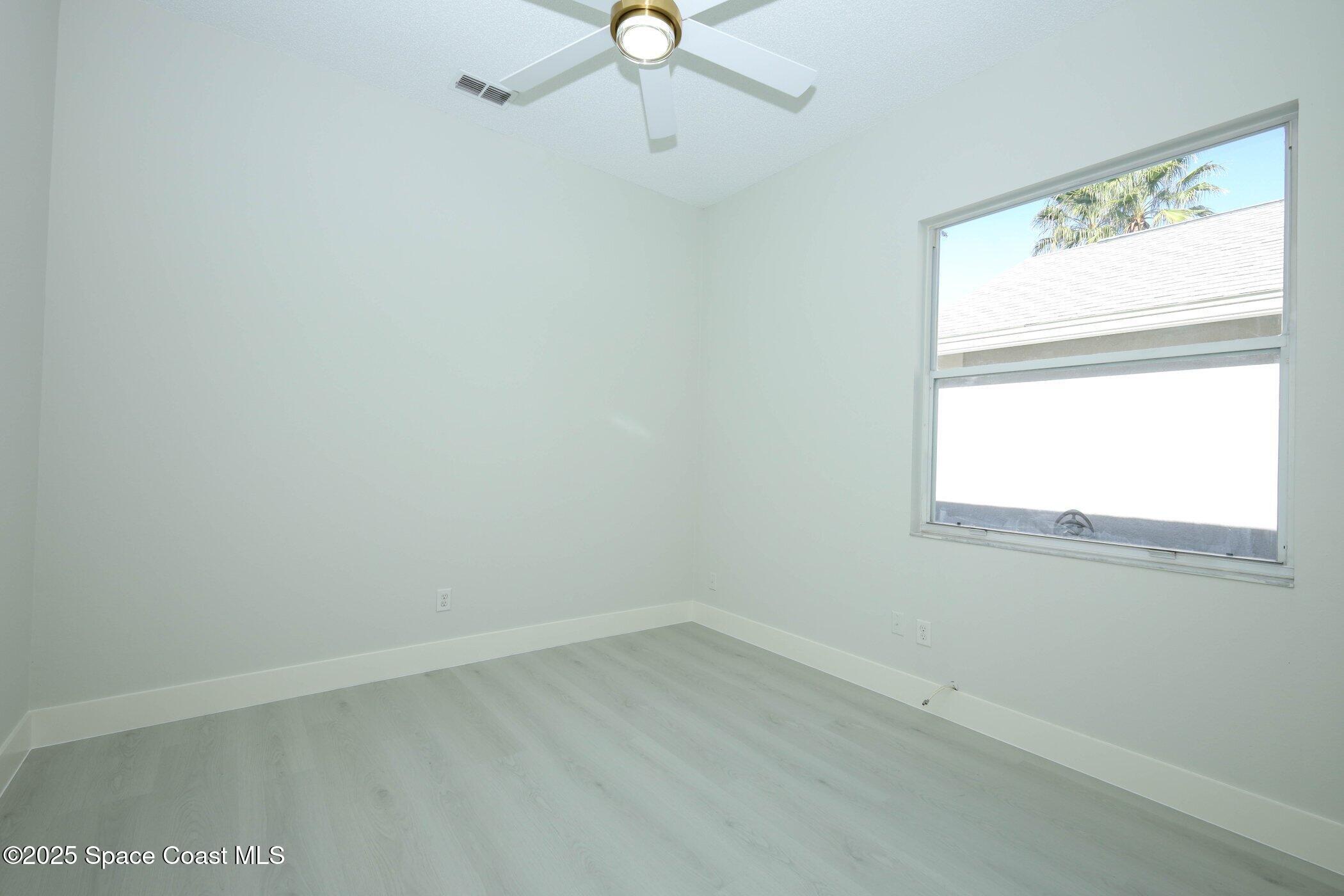 3700 Becontree Place Oviedo, FL 32765 - Photo 31 of 39 an empty room with a window