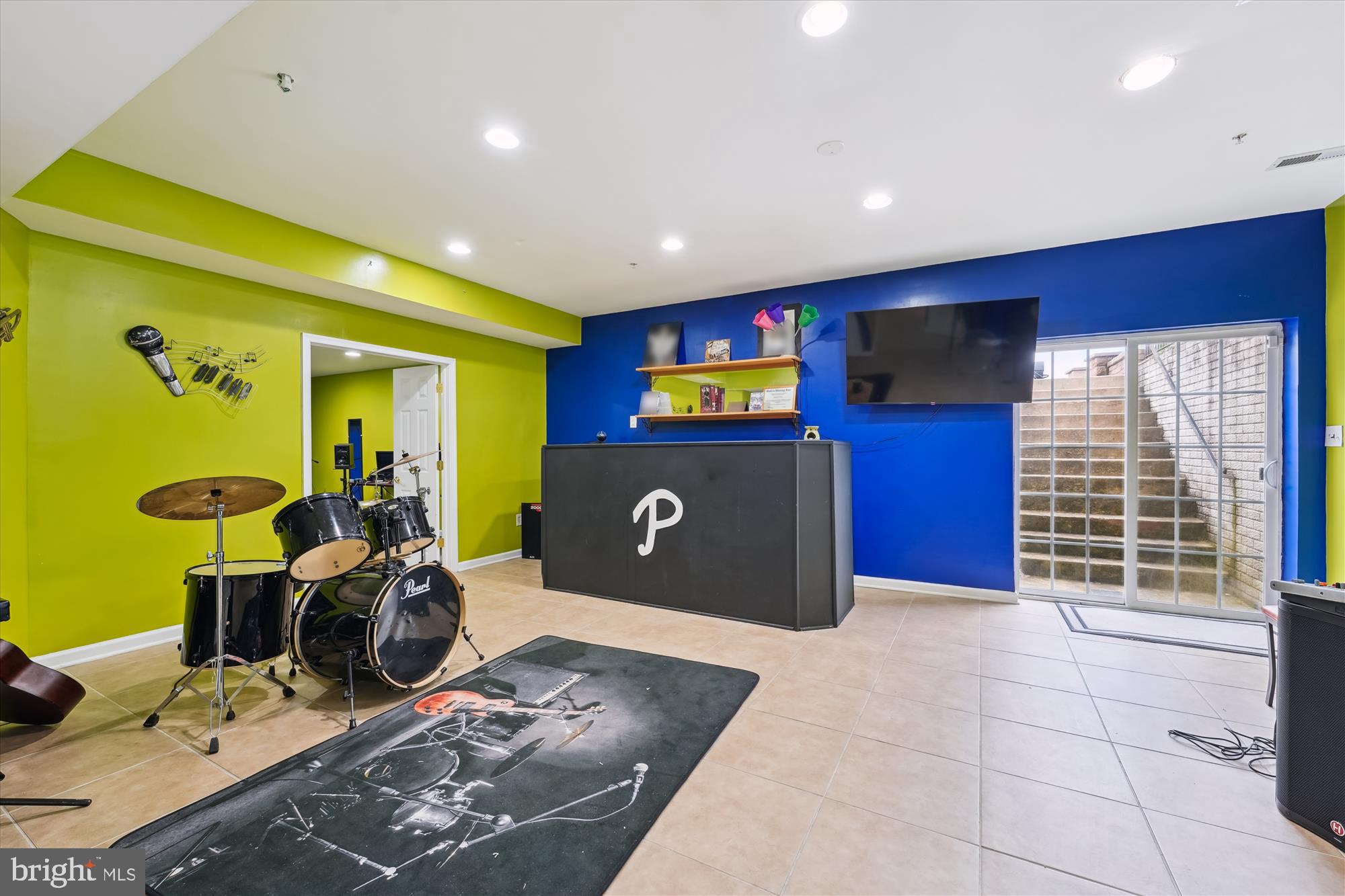 7306 Sudley Avenue Brandywine, MD 20613 - Photo 23 of 46 a living room with furniture and a flat screen tv