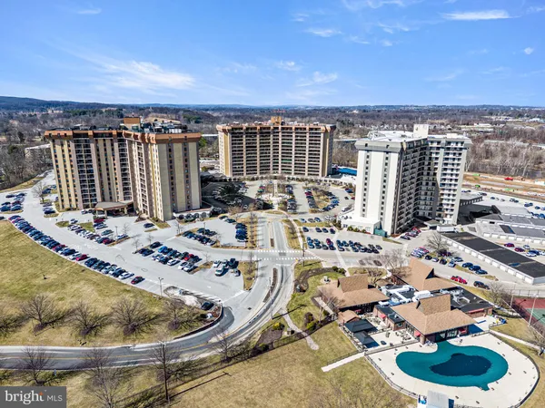 a picture of city view with sitting space