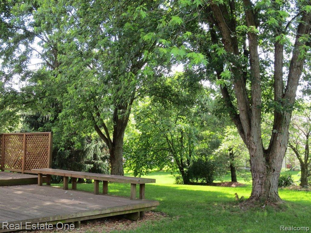 1655 Ridgecrest Rochester, MI 48306 - Photo 2 of 19 IMG_1469.JPG