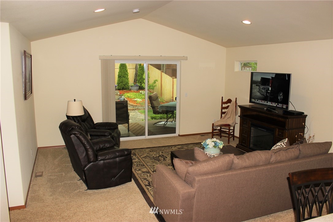 6344 199th Way Southwest Rochester, WA 98579 - Photo 7 of 25
