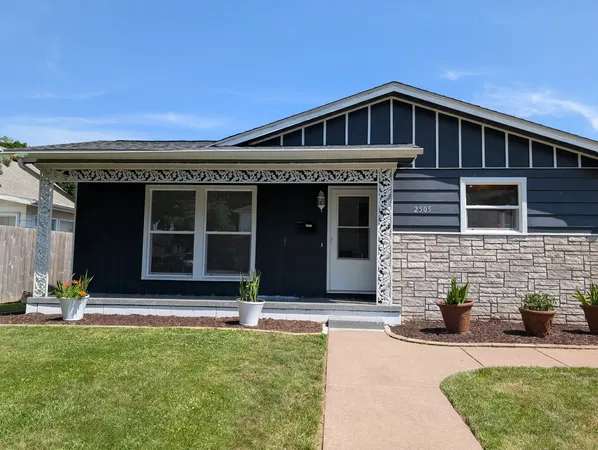$213,500 | 2505 23rd Avenue B, Moline, IL 61265
