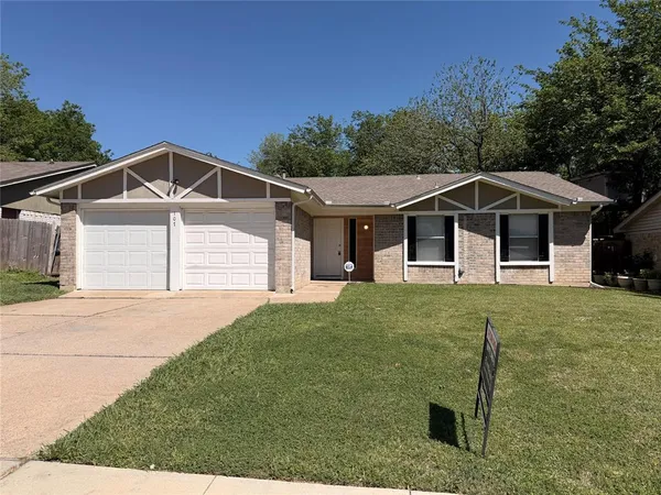 $2,195 | 107 Hidalgo Lane, Arlington, TX 76014