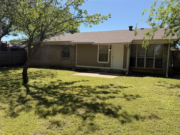 $2,195 | 107 Hidalgo Lane, Arlington, TX 76014