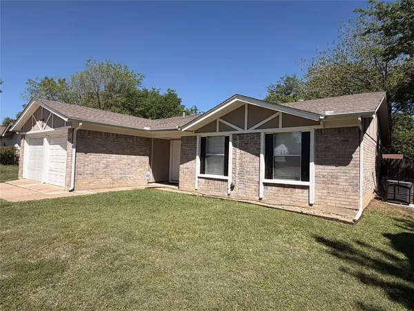 $2,195 | 107 Hidalgo Lane, Arlington, TX 76014