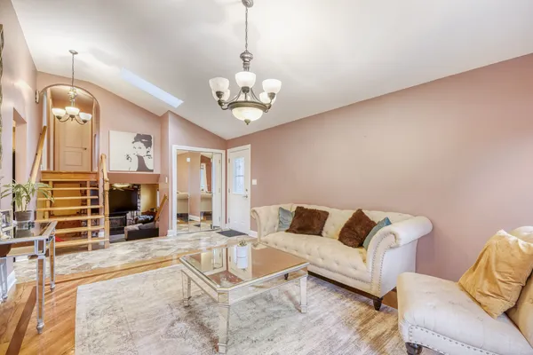 $3,100 | 7642 West 92nd Place, Hickory Hills, IL 60457