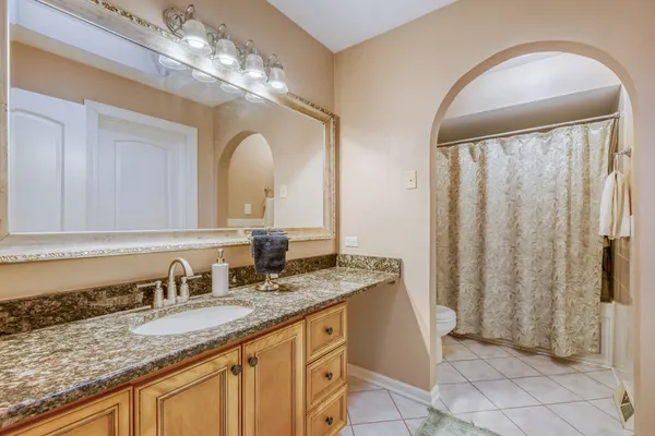 $3,100 | 7642 West 92nd Place, Hickory Hills, IL 60457