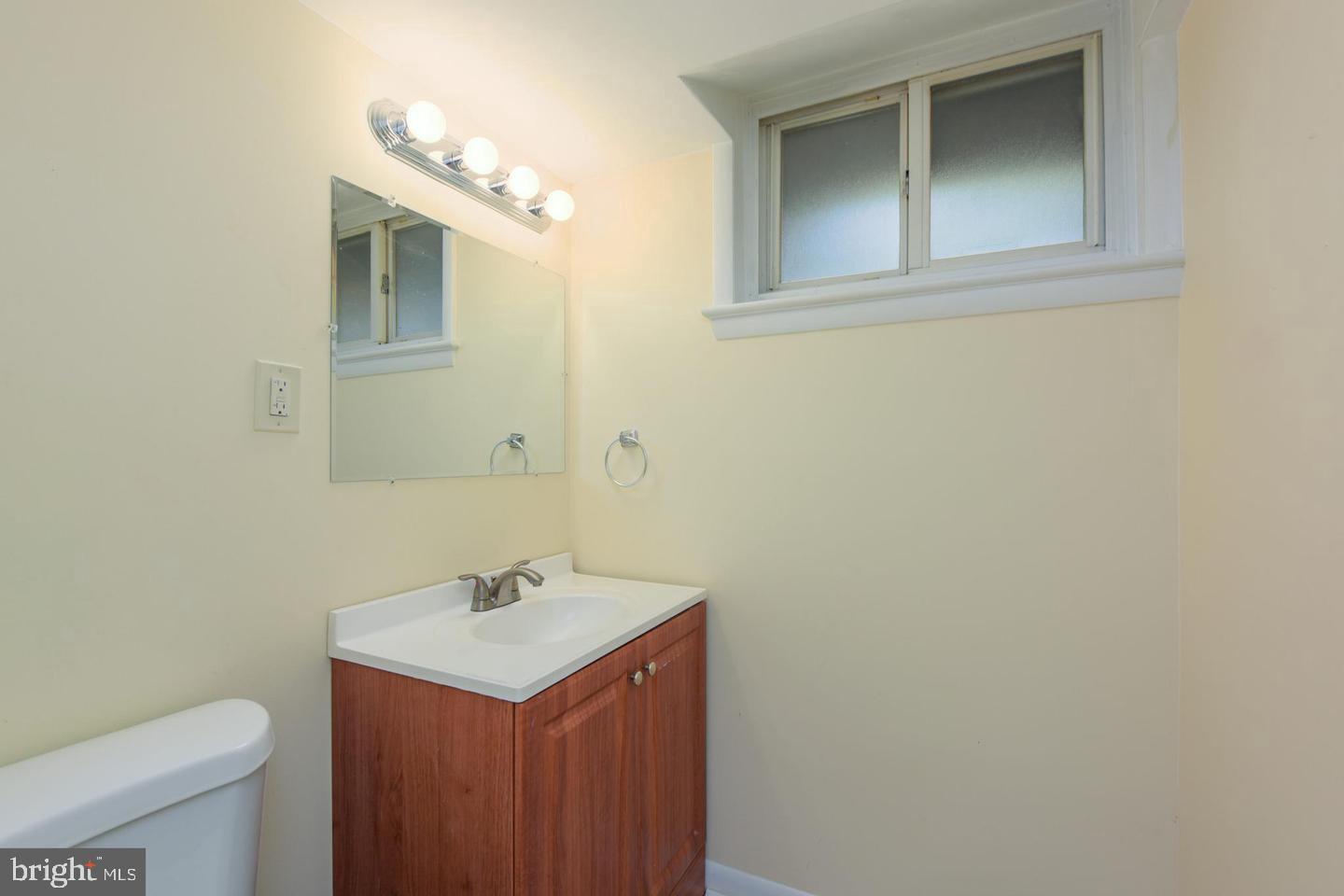 8506 Wagon Wheel Road Alexandria, VA 22309 - Photo 23 of 37 3rd full bathroom