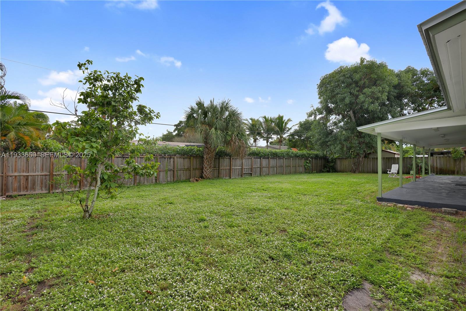 142 Southwest 53rd Avenue Plantation, FL 33317 - Photo 25 of 30 a backyard of a house with lots of green space