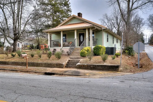 $267,000 | 202 East Jones Avenue, Pickens, SC 29671
