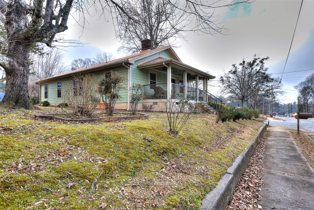 202 East Jones Avenue Pickens, SC 29671 - Photo 2 of 33