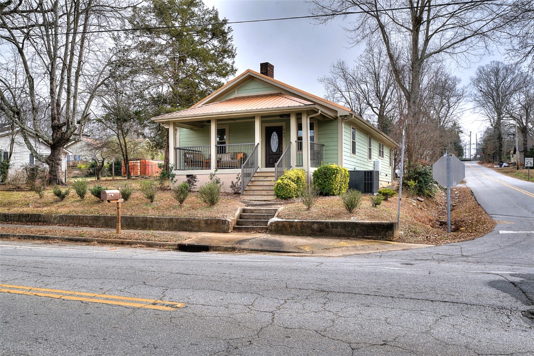 202 East Jones Avenue Pickens, SC 29671 - Photo 3 of 33