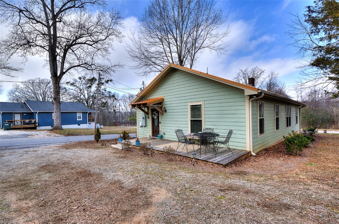 202 East Jones Avenue Pickens, SC 29671 - Photo 4 of 33