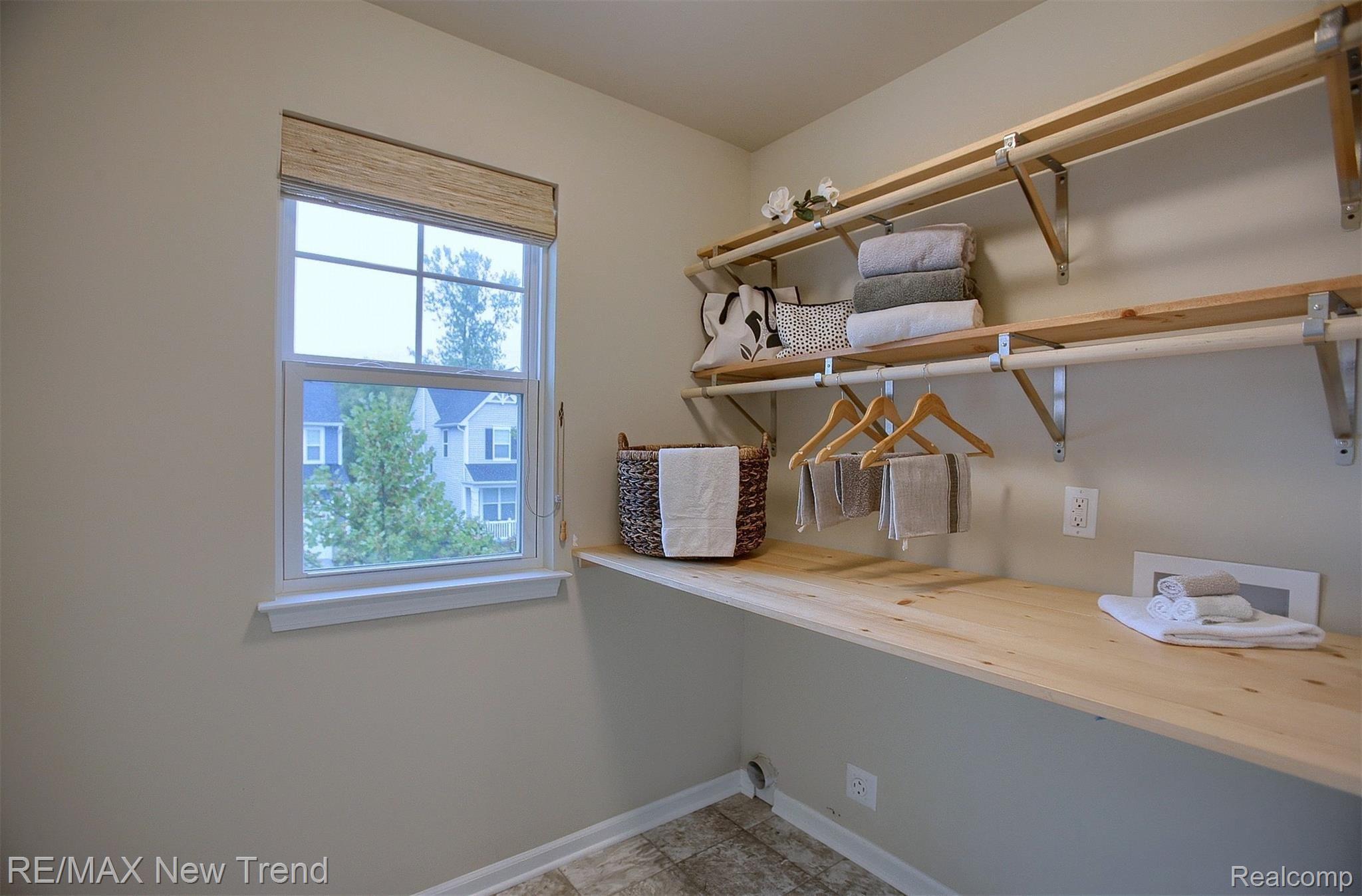 3207 Curtis Road Wixom, MI 48393 - Photo 16 of 33 16-Laundry Room.jpg