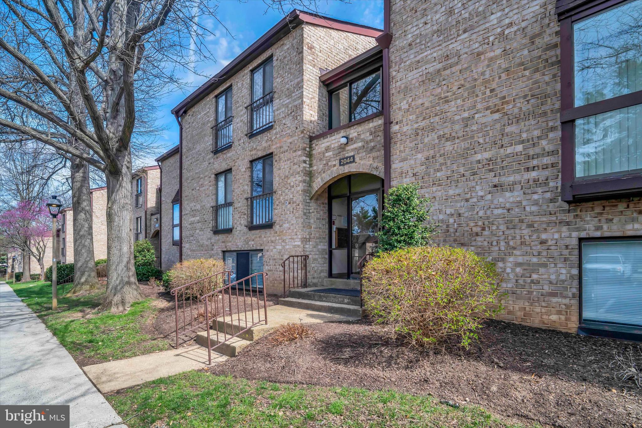 2044 Royal Fern Court, Unit 1A Reston, VA 20191 - Photo 2 of 35