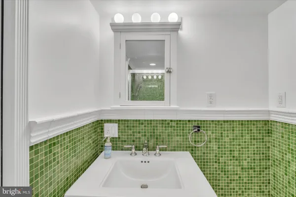 $290,000 | 2044 Royal Fern Court, Unit 1A, Reston, VA 20191