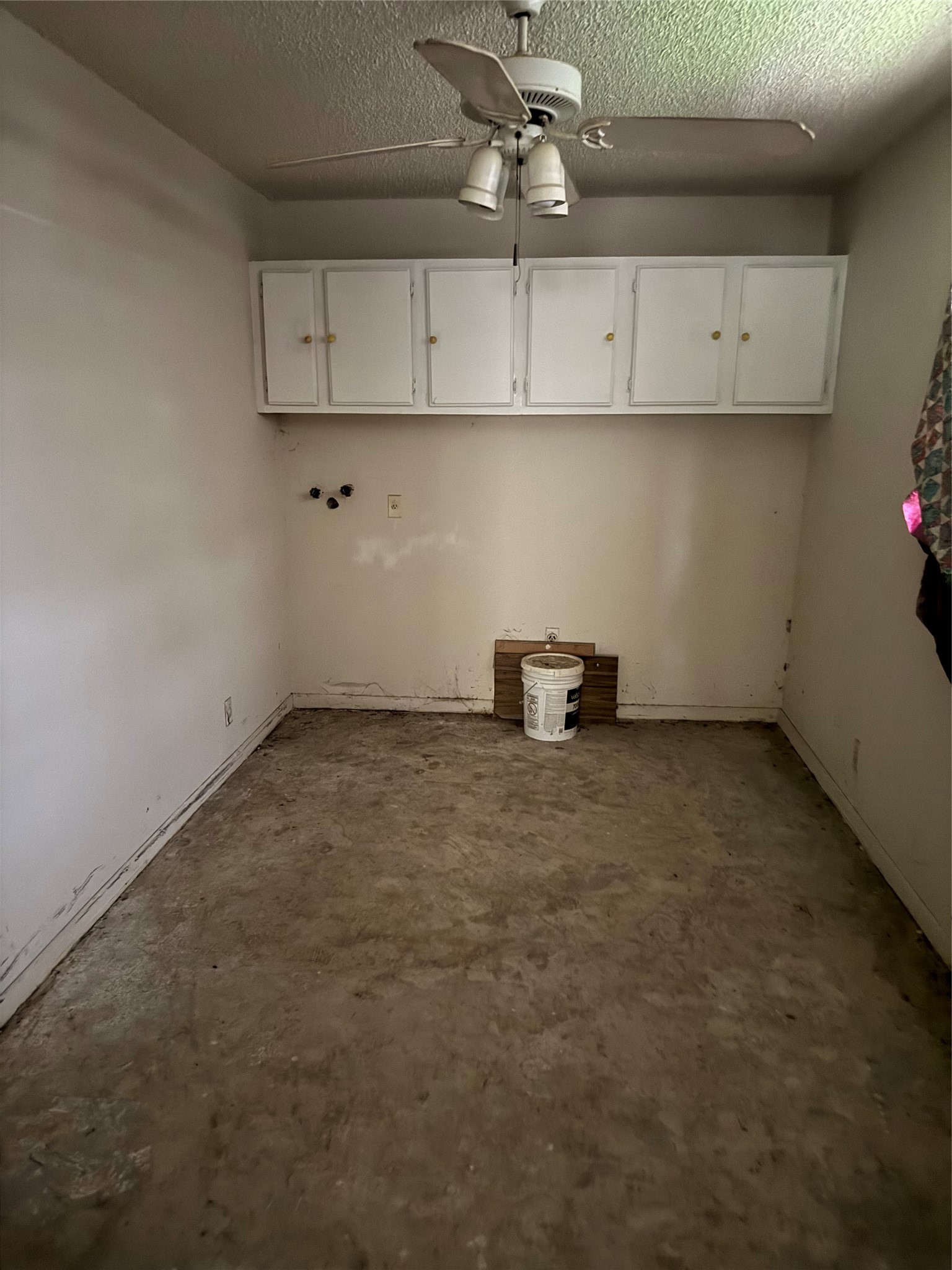 5050 Nassau Road Houston, TX 77021 - Photo 10 of 11 a room with cabinets