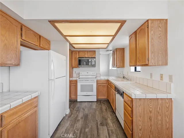 $300,000 | 19246 Pine Way, Apple Valley, CA 92308