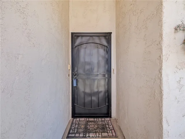 $300,000 | 19246 Pine Way, Apple Valley, CA 92308