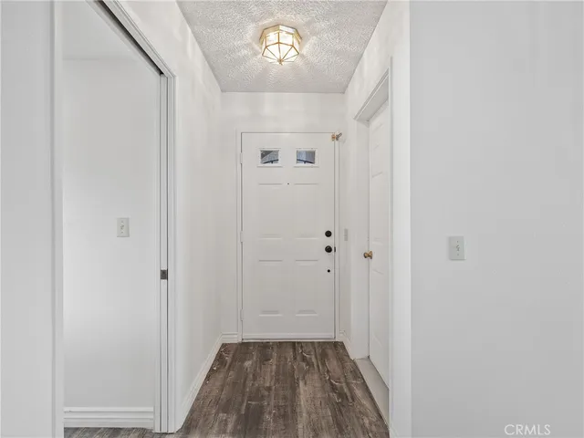 $300,000 | 19246 Pine Way, Apple Valley, CA 92308