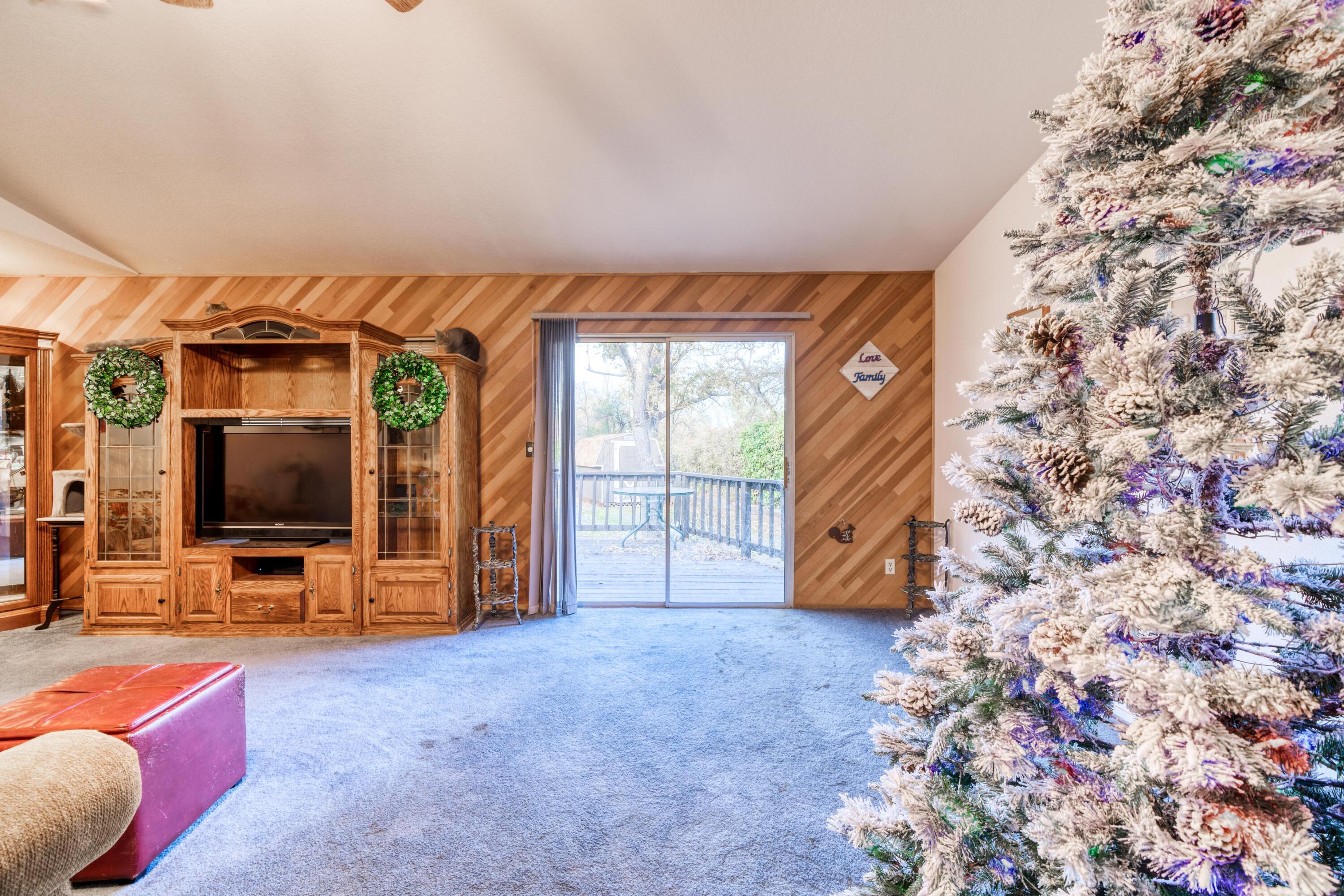 2274 Jessica Way Redding, CA 96002 - Photo 7 of 18 a view of livingroom with furniture