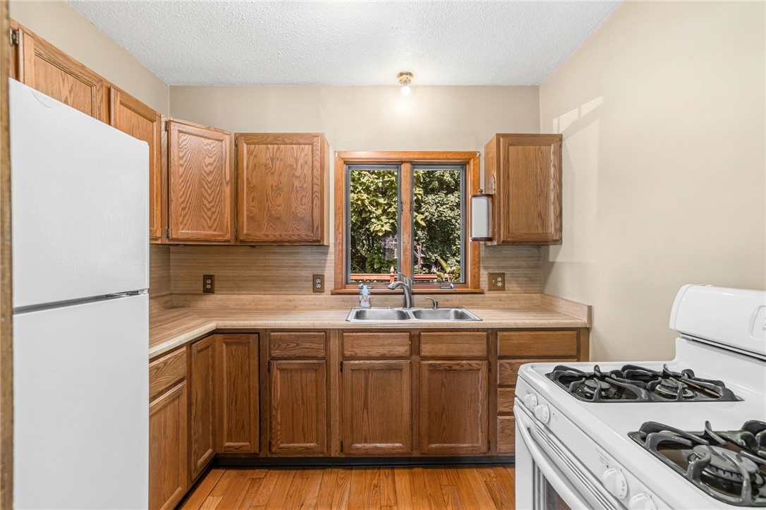 80 Cooper Avenue Woonsocket, RI 02895 - Photo 11 of 40