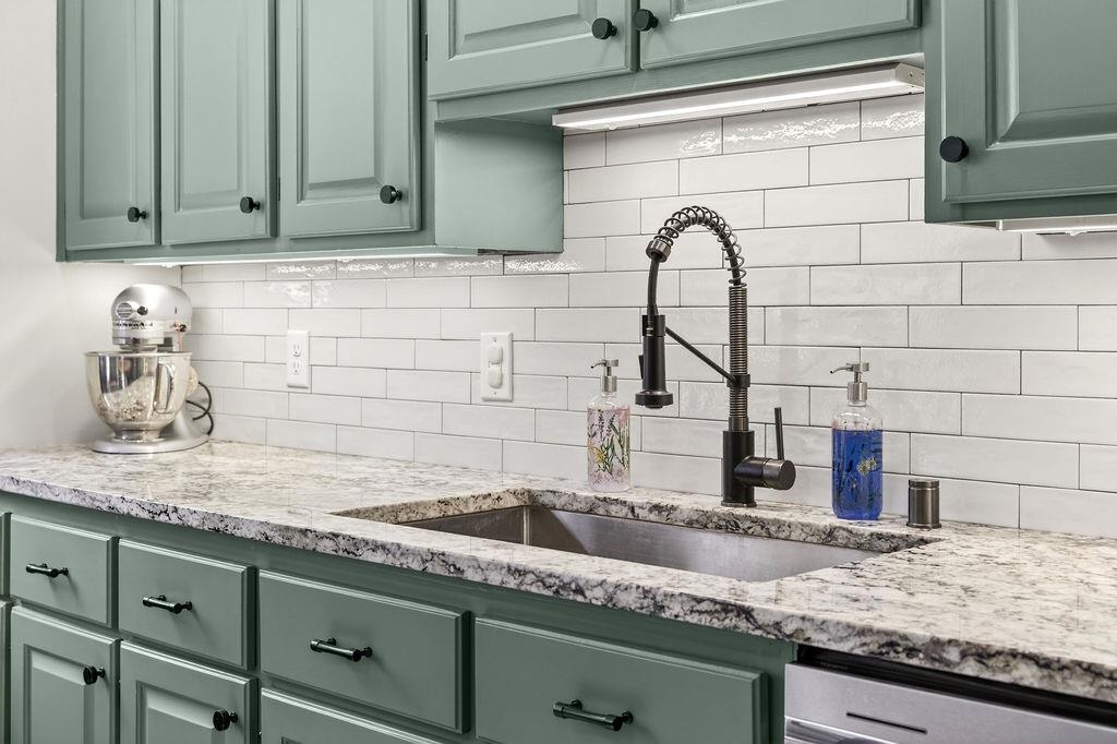 224 Meadowbrook Road Staunton, VA 24401 - Photo 5 of 59