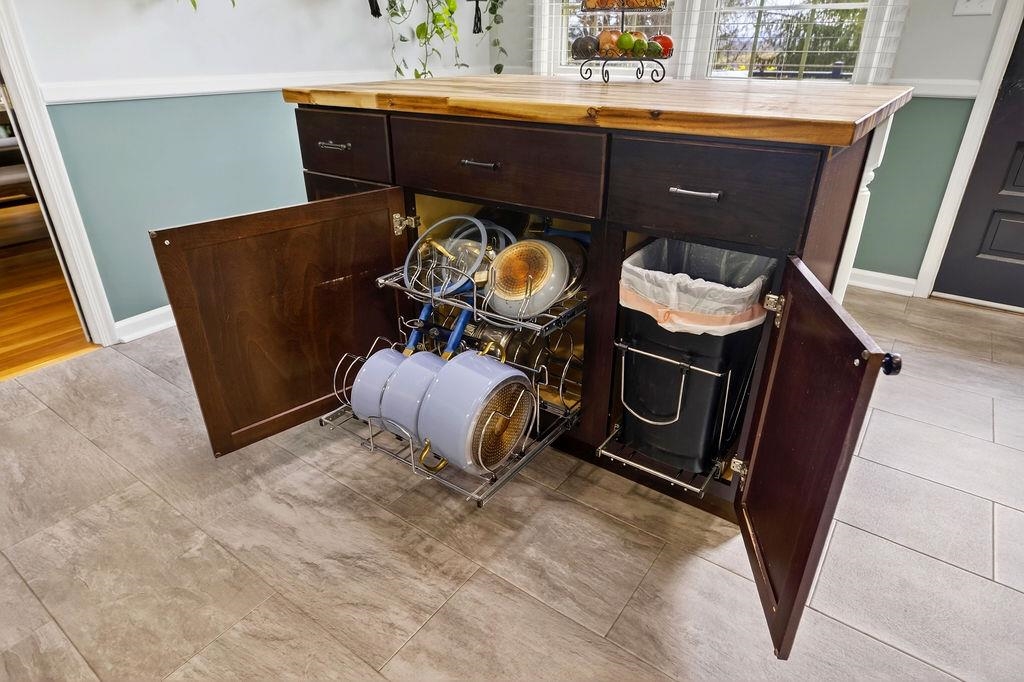 224 Meadowbrook Road Staunton, VA 24401 - Photo 8 of 59 a living room with furniture and a mirror