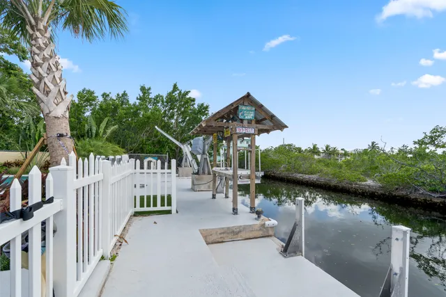 $1,850,000 | 3746 Park Avenue, Big Pine Key, FL 33043