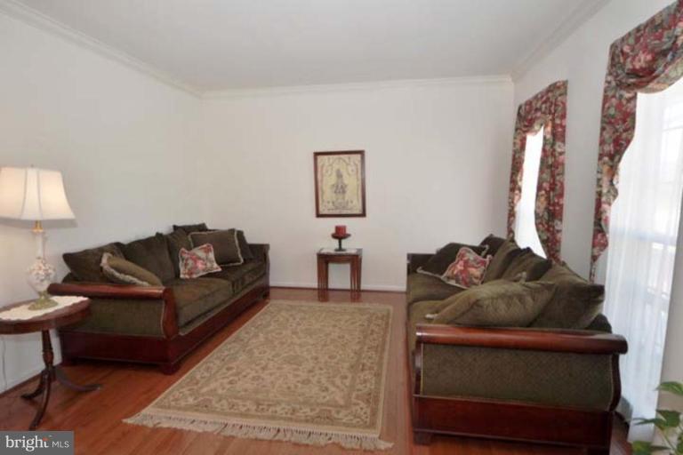 4641 Spring Run Road Warrenton, VA 20187 - Photo 12 of 16 Living Room