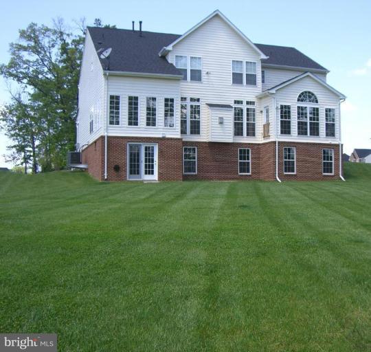 4641 Spring Run Road Warrenton, VA 20187 - Photo 5 of 16 Back yard