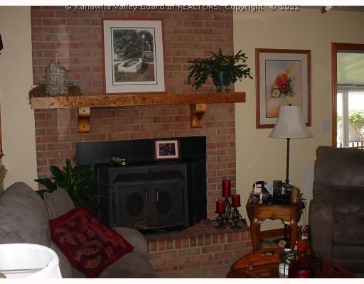 183 Seneca Drive Winfield, WV 25213 - Photo 5 of 8 Den/Family/Great Room.