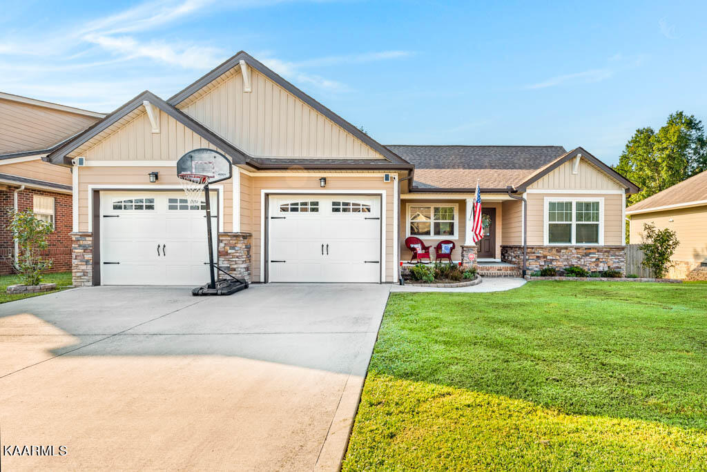 171 Crossroads Boulevard Oak Ridge, TN 37830 - Photo 1 of 29 Welcome Home