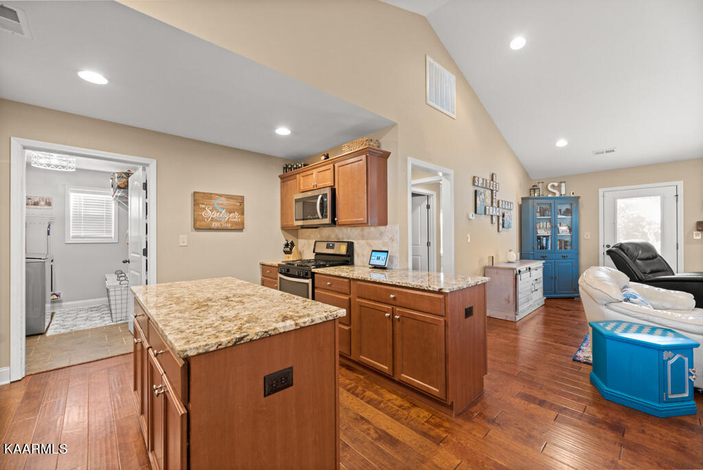 171 Crossroads Boulevard Oak Ridge, TN 37830 - Photo 11 of 29 Kitchen