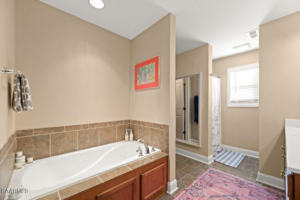 171 Crossroads Boulevard Oak Ridge, TN 37830 - Photo 15 of 29 Master Bath