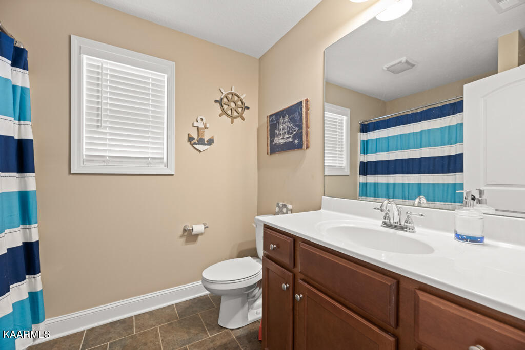 171 Crossroads Boulevard Oak Ridge, TN 37830 - Photo 19 of 29 Guest Bath