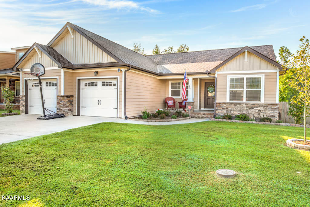 171 Crossroads Boulevard Oak Ridge, TN 37830 - Photo 2 of 29 Front of home