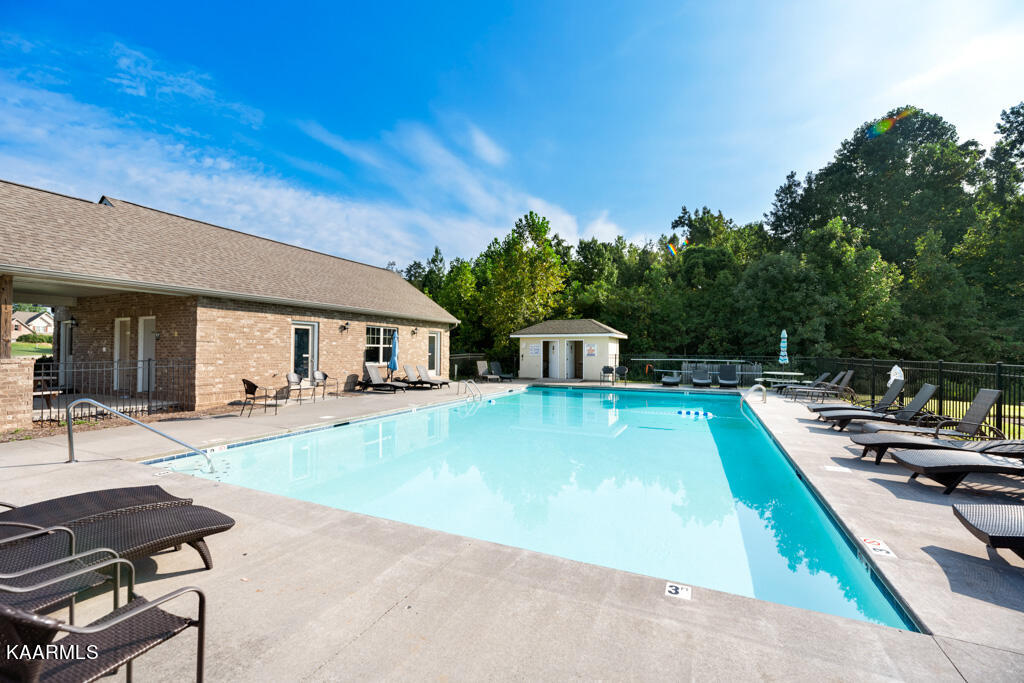 171 Crossroads Boulevard Oak Ridge, TN 37830 - Photo 28 of 29 Neighborhood Pool