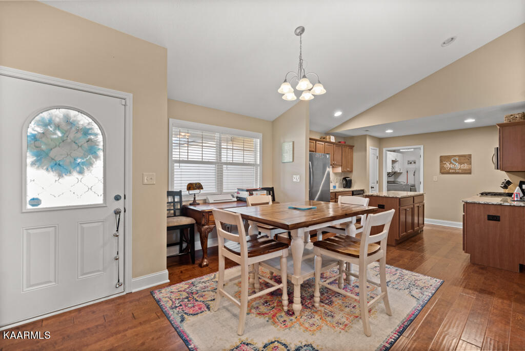 171 Crossroads Boulevard Oak Ridge, TN 37830 - Photo 3 of 29 Entrance/Dining