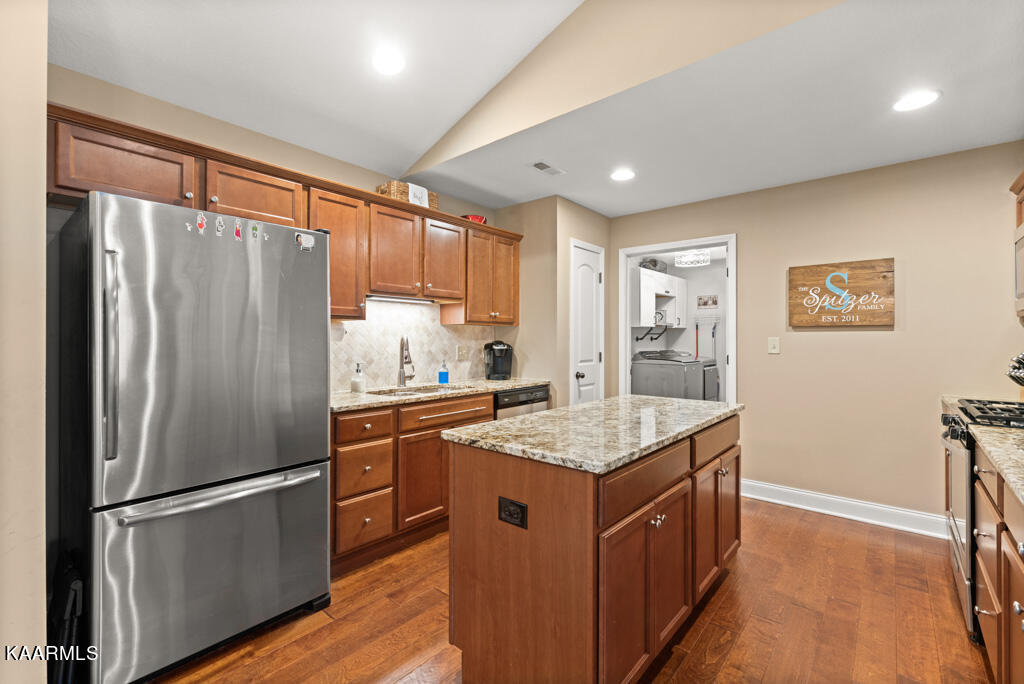 171 Crossroads Boulevard Oak Ridge, TN 37830 - Photo 8 of 29 Kitchen