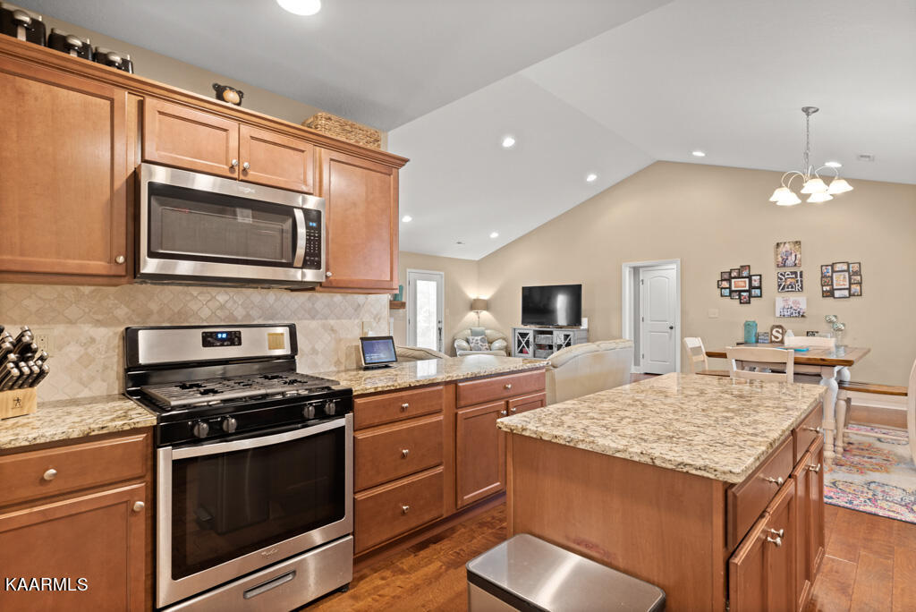 171 Crossroads Boulevard Oak Ridge, TN 37830 - Photo 10 of 29 Kitchen