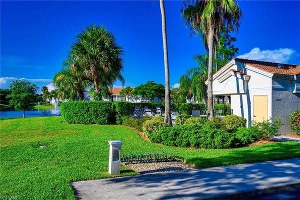 $5,650 | 5125 Cedar Springs Drive, Unit 204, Naples, FL 34110