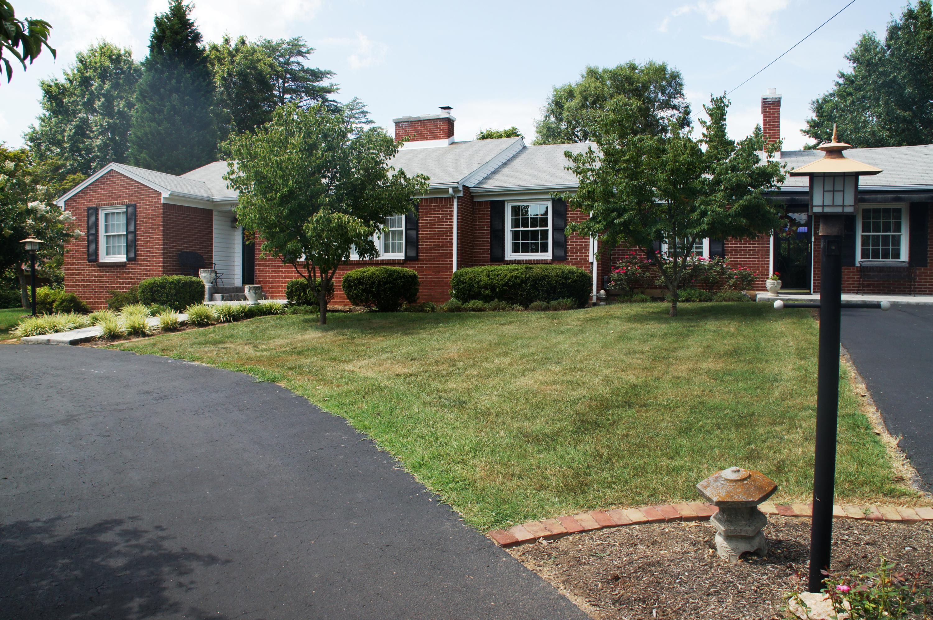 3509 Windsor Road Roanoke, VA 24018 - Photo 1 of 41 Front View