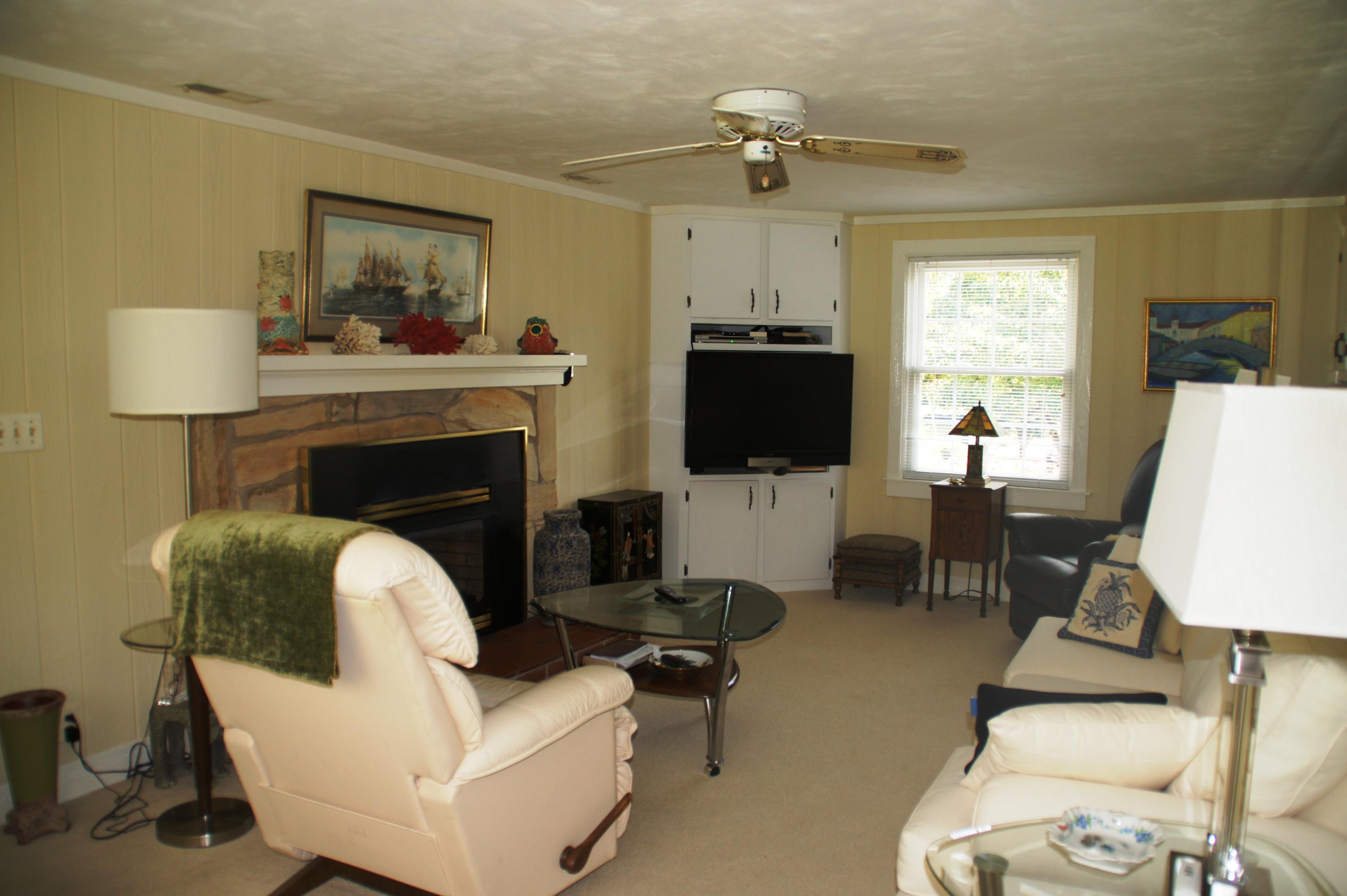 3509 Windsor Road Roanoke, VA 24018 - Photo 16 of 41 Family room